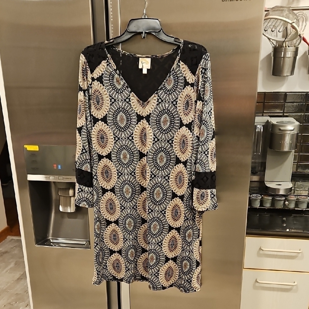 💕FIG AND FlOWER💕 V-Neck Mini Dress ~ Geometric Print Lace Detal Large